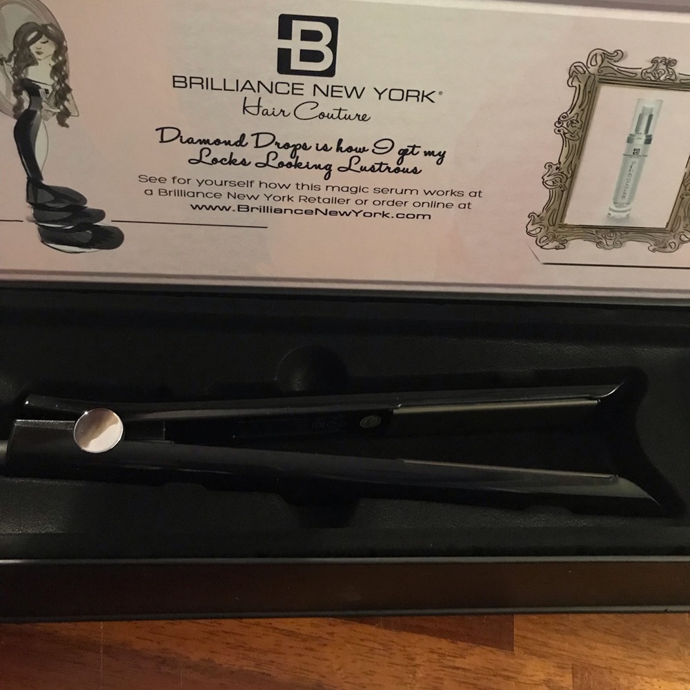 Black brand new 1” inch flat iron